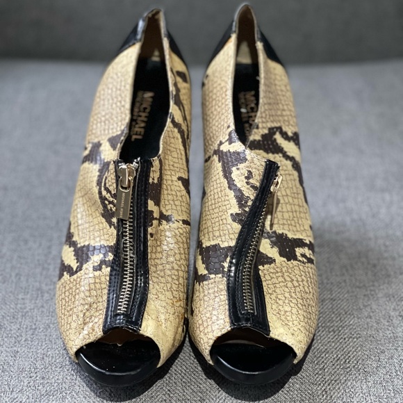 Michael Kors Shoes - Michael Kors 4 inch heels with zipper
